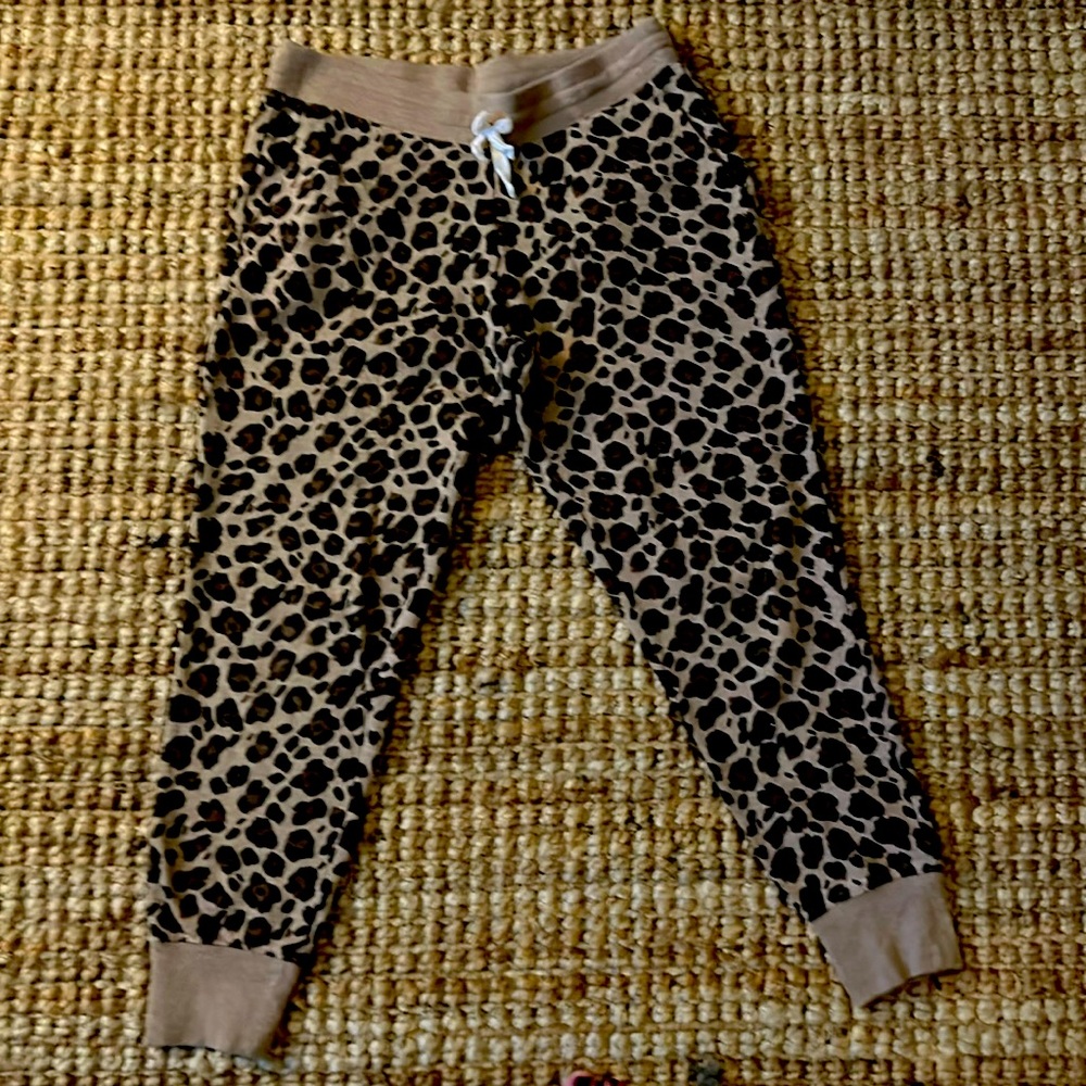 6️⃣for 💲3️⃣0️⃣‼️ Jogger (Leopard 🐆Print)